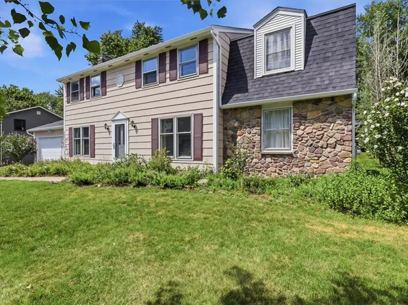262 Hillary Ln, Penfield, NY 14526