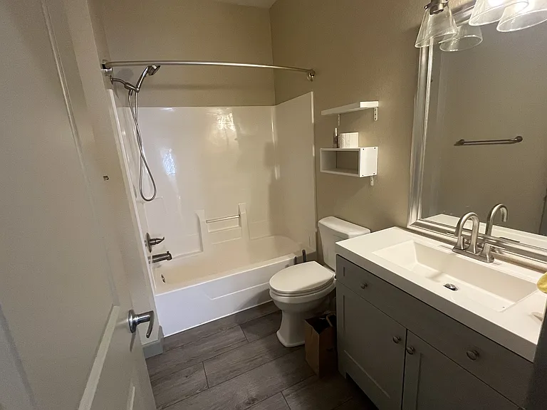 317 Victoria St — Photo 16