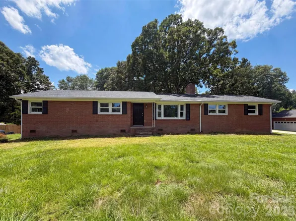 1911 Amberhill Ln, Charlotte, NC 28216