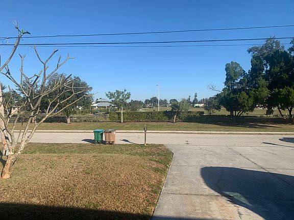 2nd image of 706 SE 6th Ter #706