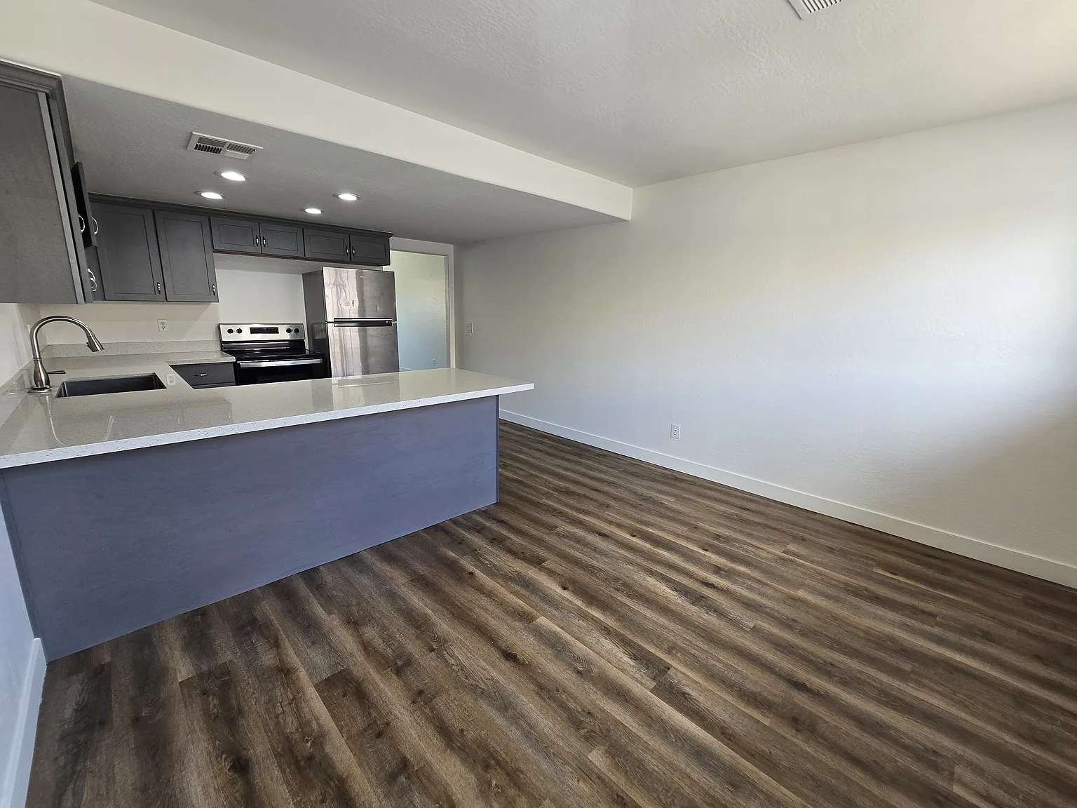 4429 N 53rd Ln — Photo 3