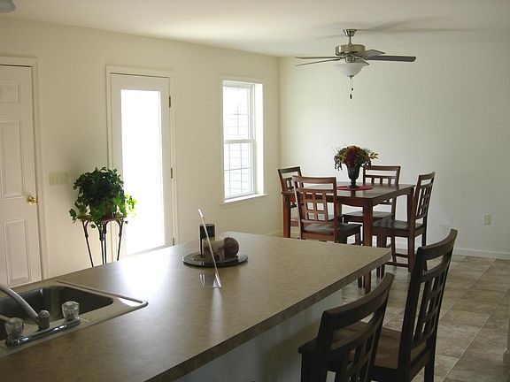 Kitchen & Dining Area