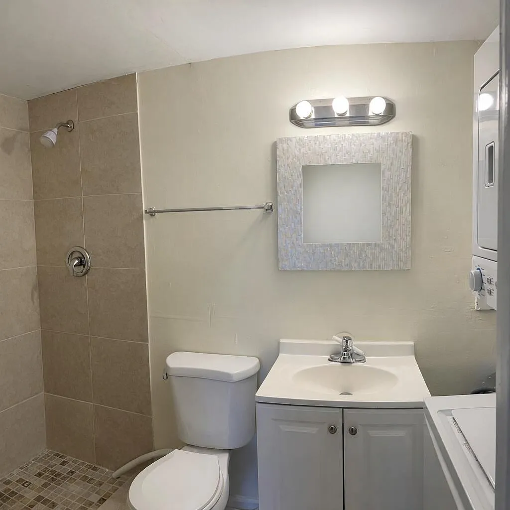 5 bed, 1172 sqft, $2,830 — Photo 3