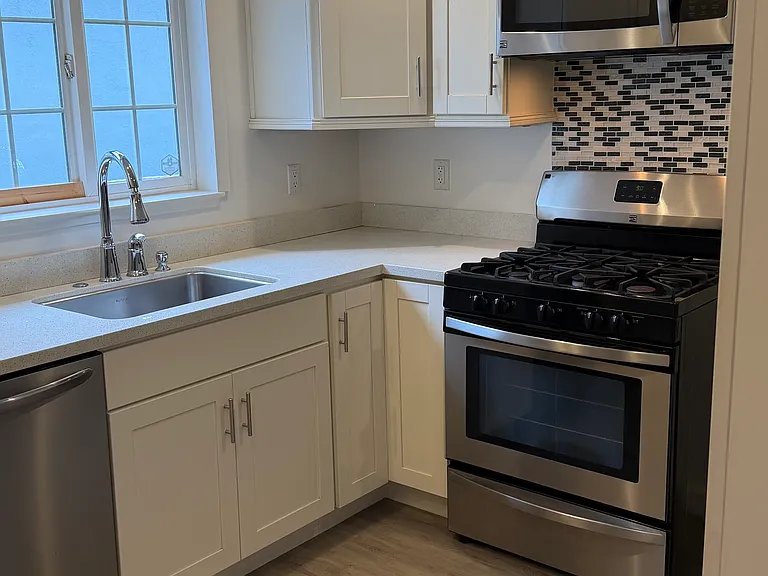 360 Rutherford Ave — Photo 5