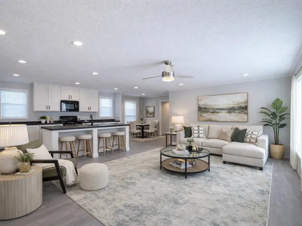 29638 Danbury Ct, Chesterfield, MI 48051