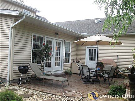 back patio-going into 4 season room