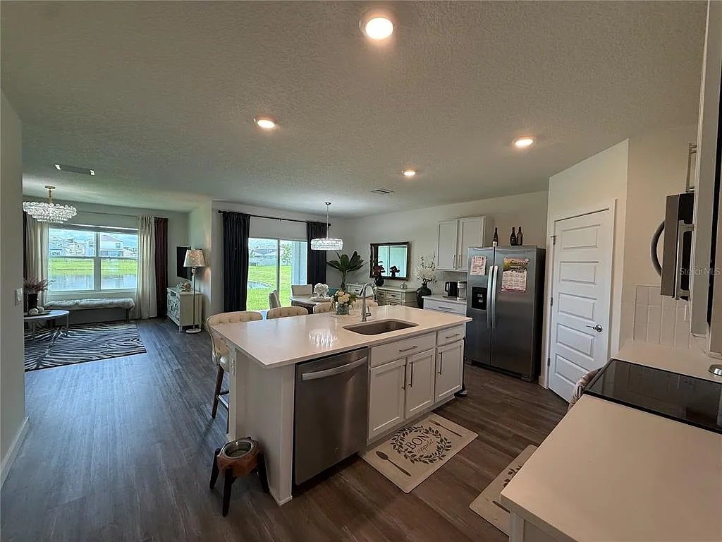 4 bed, 2.0 bath, 1828 sqft, $2,975 — Photo 4
