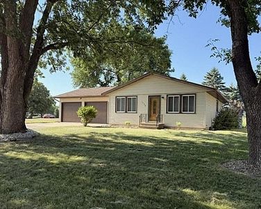 1790 Maple Park Cir, Windom, MN, 56101