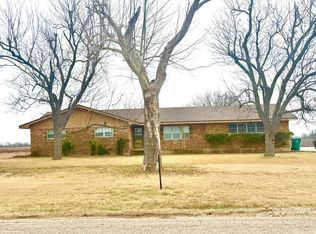 1204 E Lake Dr, Taylor, TX 76574