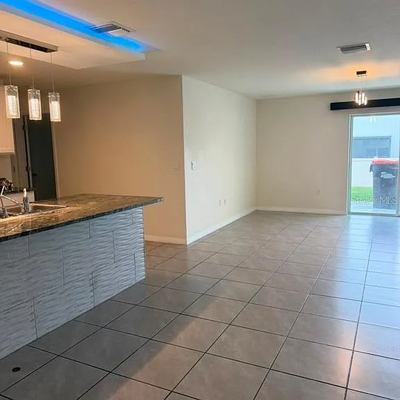 8735 SW 46th Ave — Photo 1