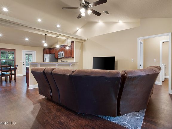 2nd image of 15068 Camp Ln