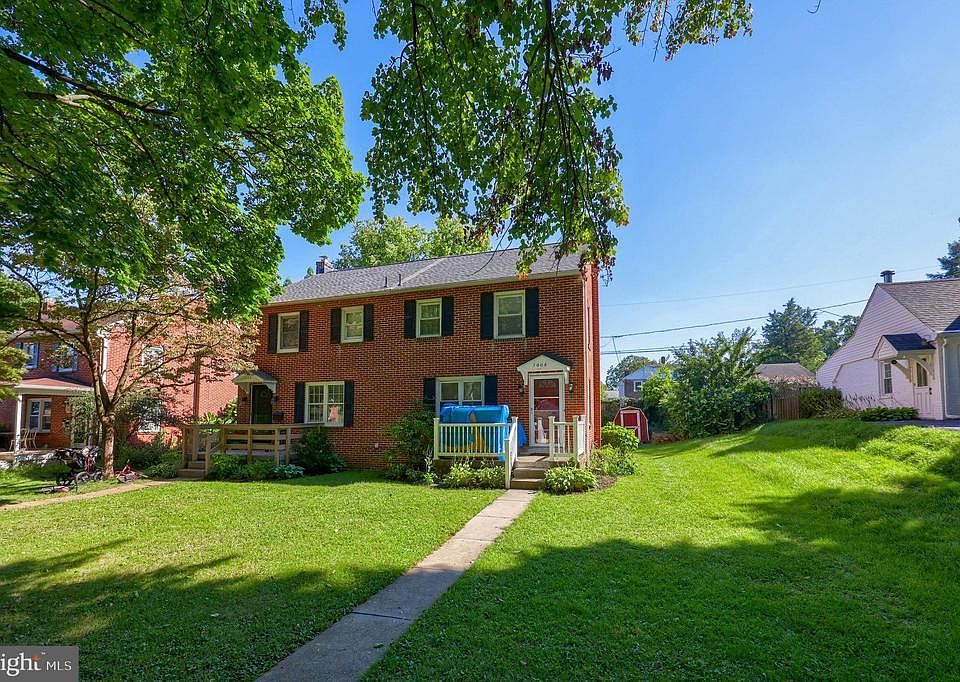 1st image of 1004 Edgemoor Ct