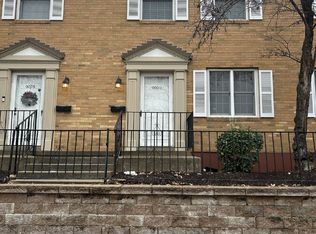 9030 W Swan Cir, Saint Louis, MO 63144