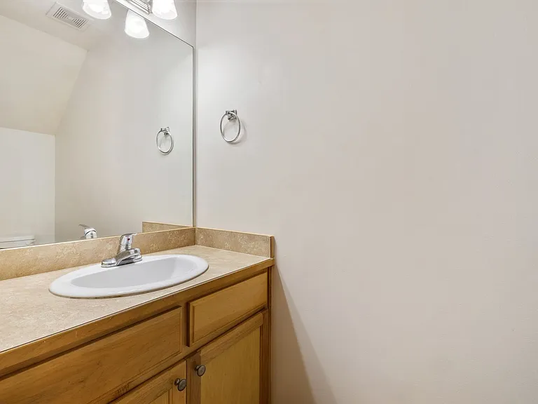 Beautiful 2bedroom 2.5 bath Townhome — Photo 19
