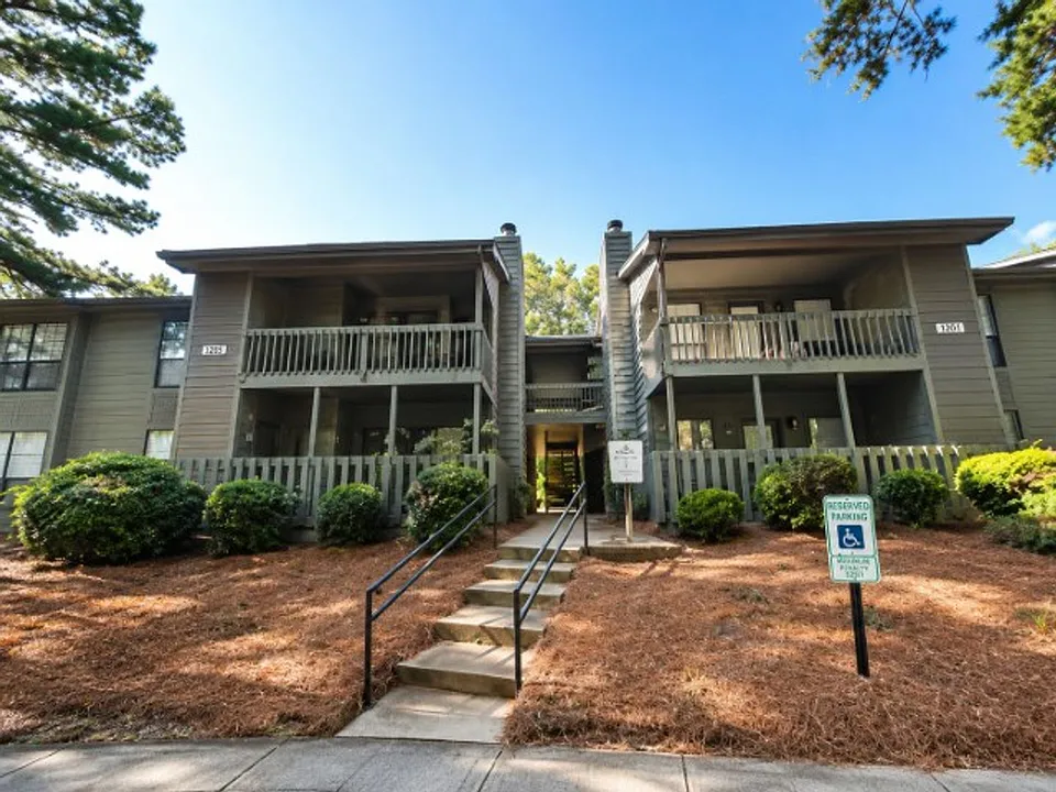 1820-6 Tryon Dr