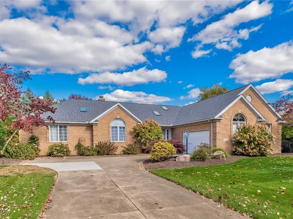 5064 Paddington Down Rd NW, Canton, OH 44718