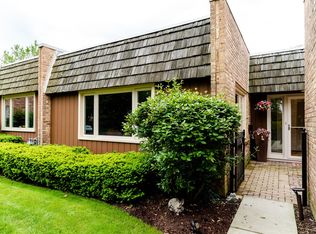 1825 Somerset Ln, Northbrook, IL