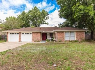 1011 Hazelwood Dr, Mansfield, TX 76063