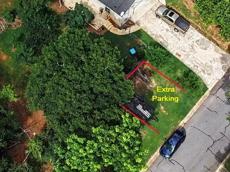 290 University Cir — Photo 22