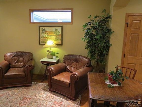 5th image of 802 E El Dorado Cir