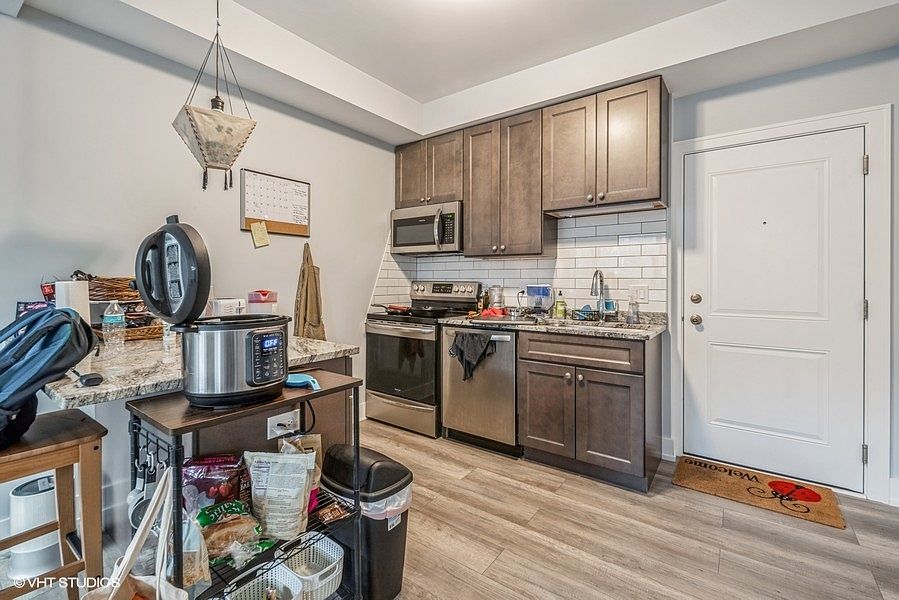 1st image of 1424 E 53rd St Suite 201