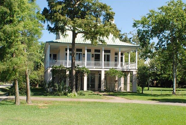 1st image of 2777 Lakeshore Dr