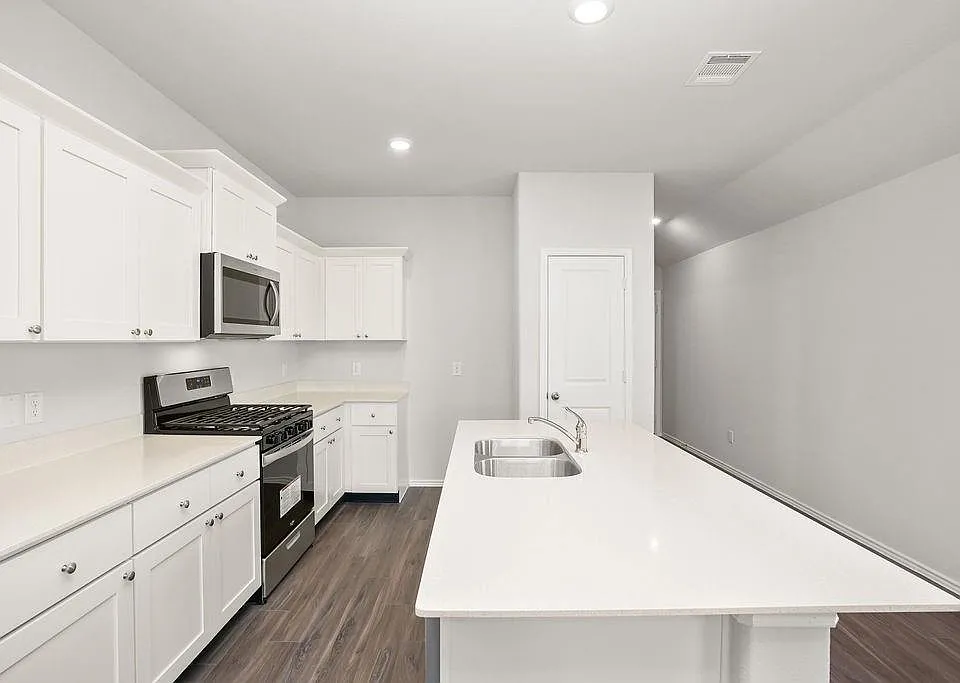 3101 Wood Lily Dr