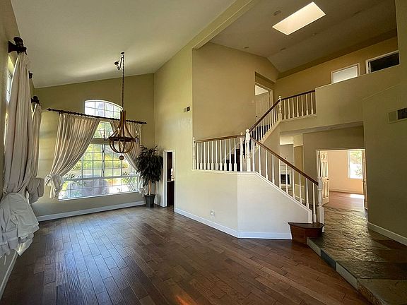 2nd image of 458 Parkside Ct