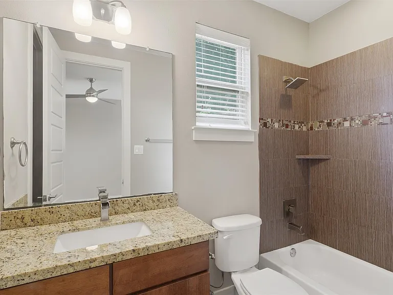 1535 Malone St — Photo 6