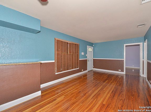 5th image of 1219 Hillcrest Dr