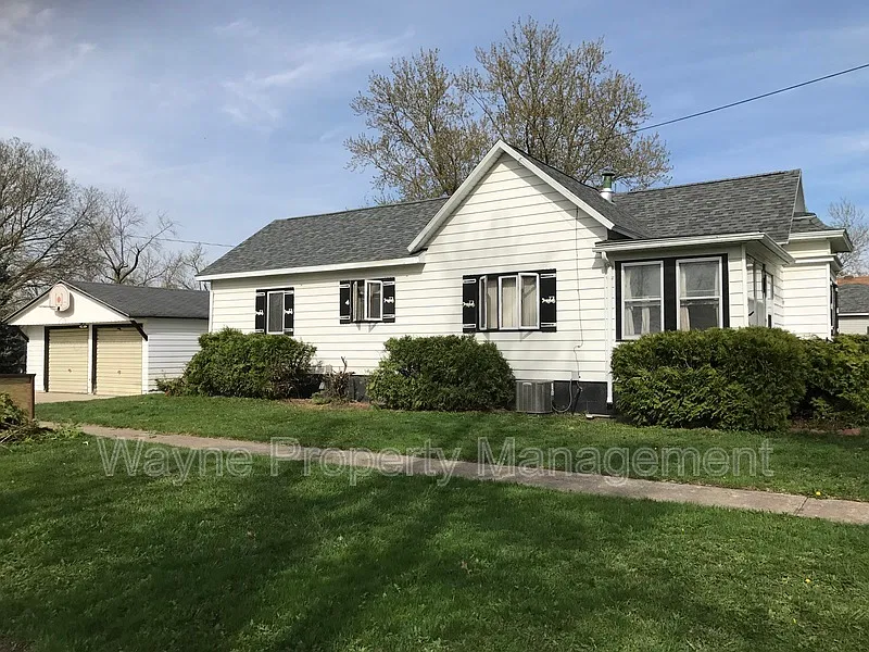 3 bed, 1.0 bath, 1138 sqft, $1,200 — Photo 4