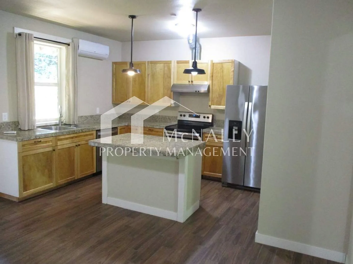 Spacious 3BR/2.5BA Gig Harbor Home with 2-Car Garage & Mini-Splits — Photo 4