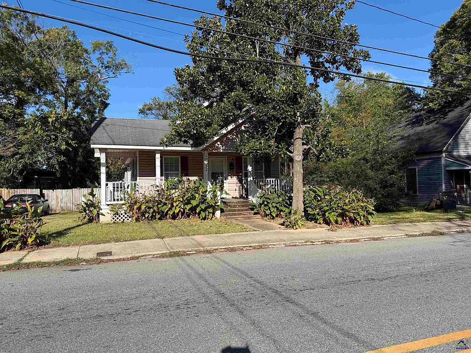 1st image of 2379 2nd St