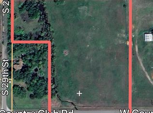 W Country Club Rd, Chickasha, OK 73018