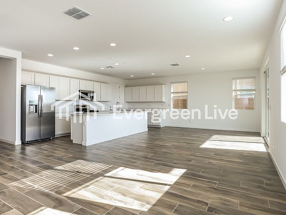 3rd image of 10115 E Ulysses Ave