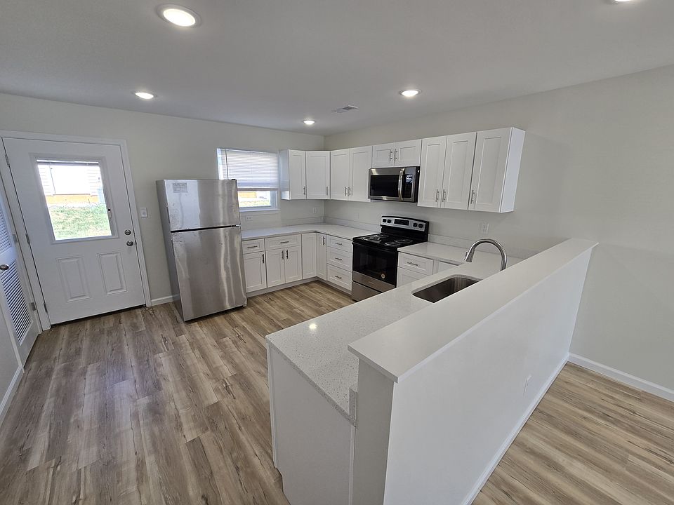 2BR-2.5BA Townhome Kitchen