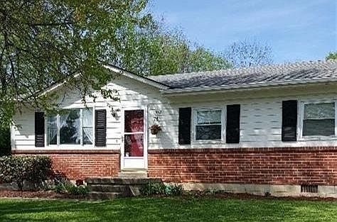 1st image of 302 Foxwood Dr