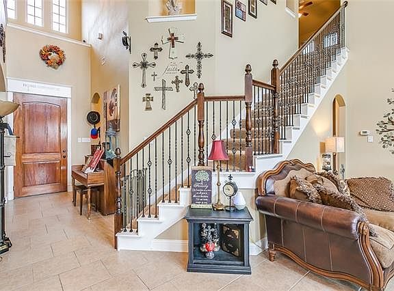 3rd image of 124 Diablo Dr