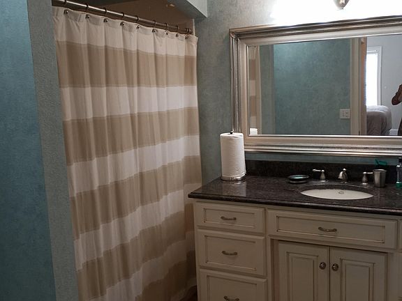 4th image of 100 4th Ave S APT 320