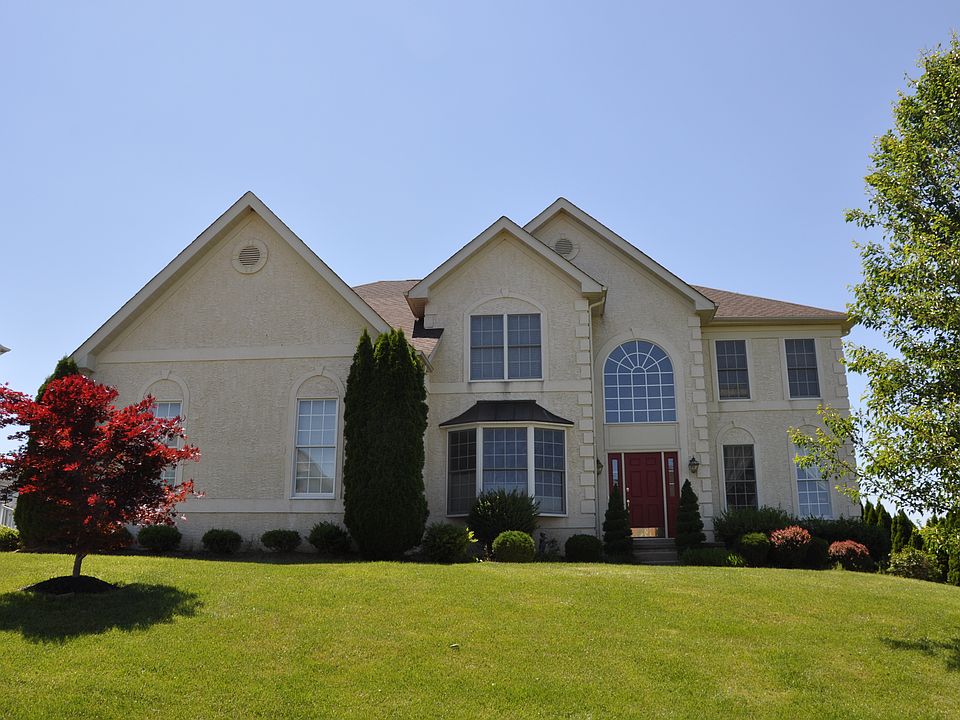 2nd image of 18 Amberfield Ln
