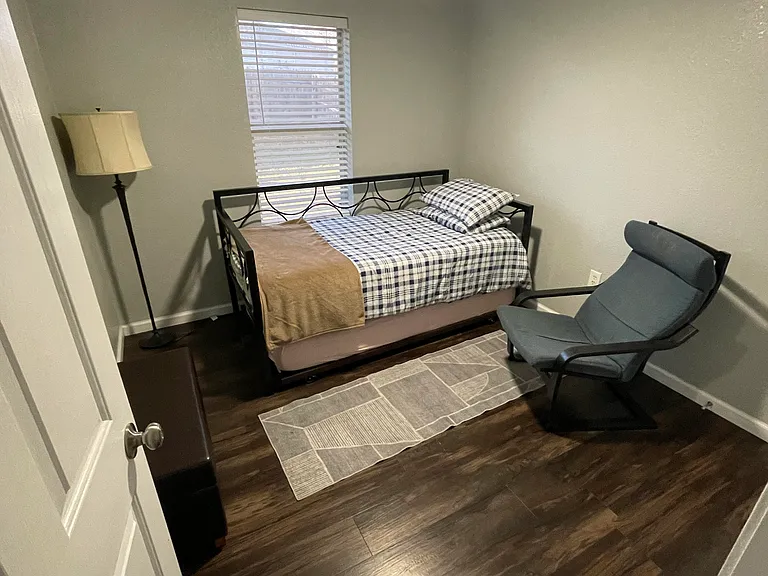 Guest bedroom 2