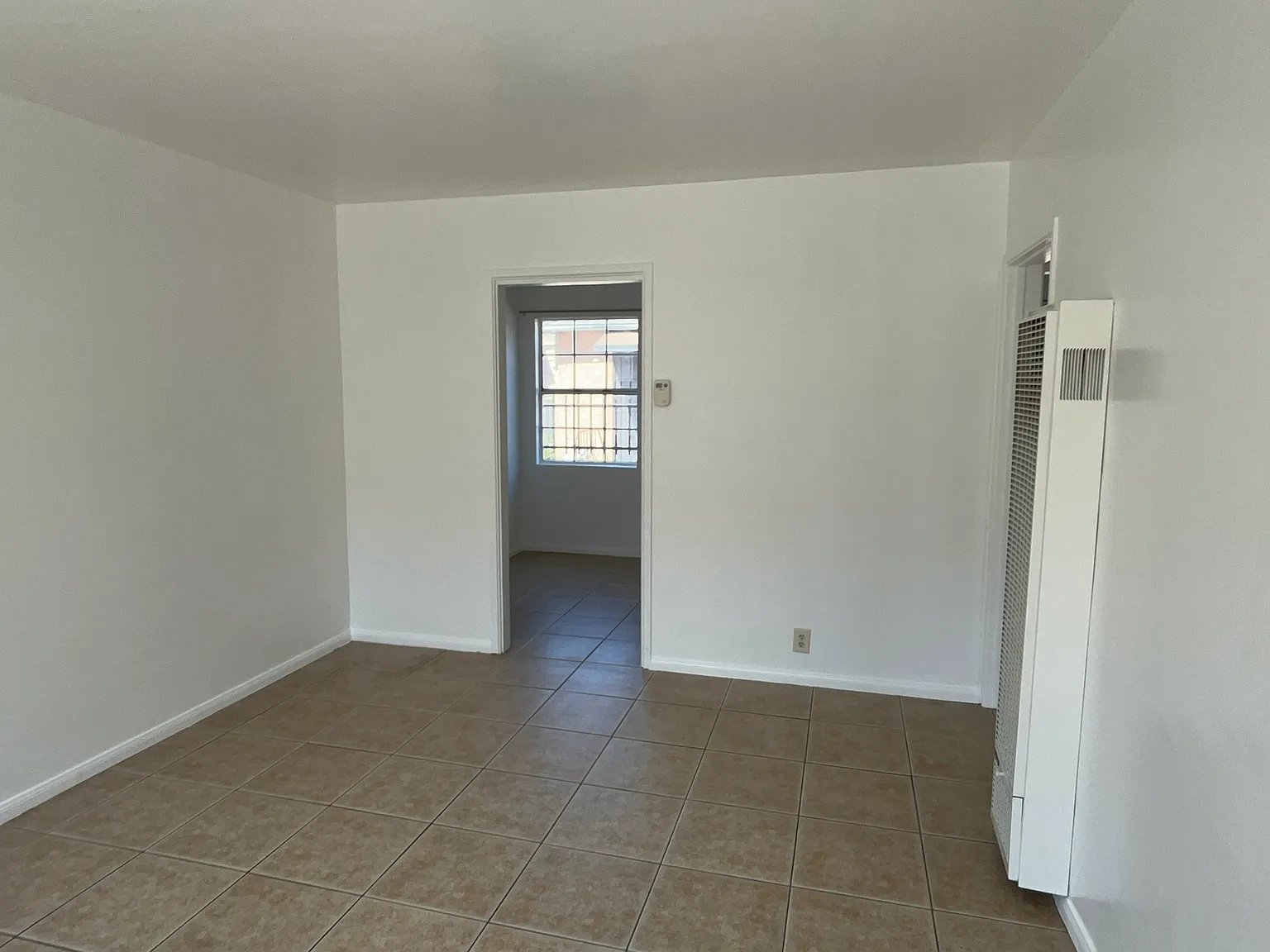 337 W Magnolia St — Photo 3