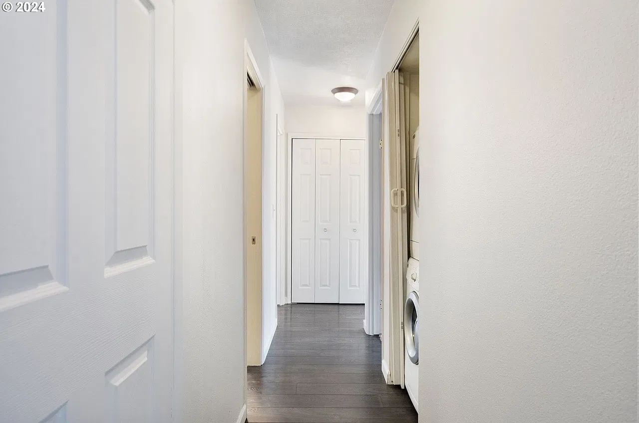 3 bed, 1100 sqft, $2,695 — Photo 2