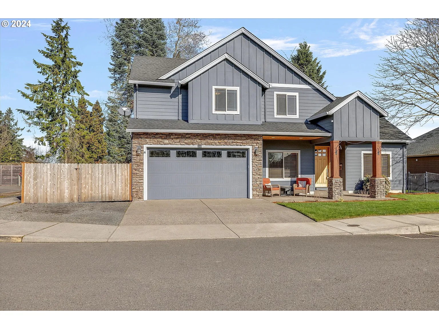 180 SE 15th Pl photo 1