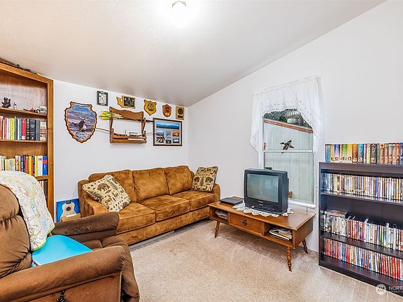 3rd image of 4898 Lupine Ln NW
