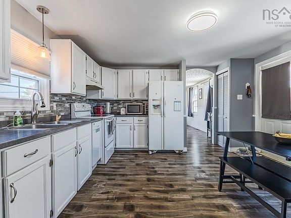 3rd image of 416 Pictou Rd