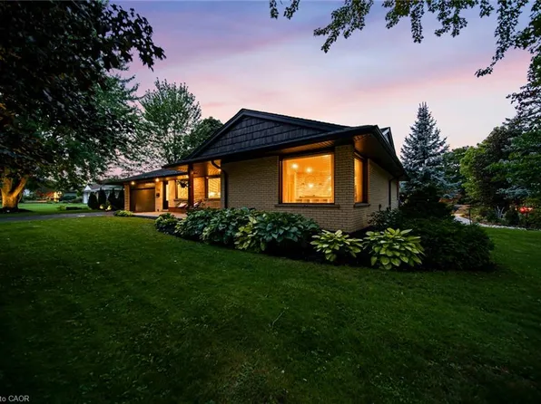 220 Claremont Ave, Kitchener, ON N2M 2R1