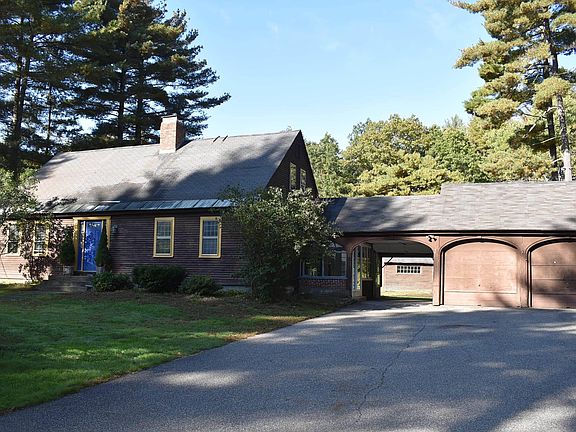 3rd image of 26 Flint Pond Dr