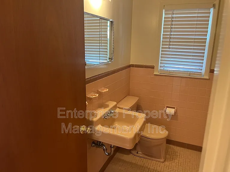 5081 Whitehall Ave — Photo 13