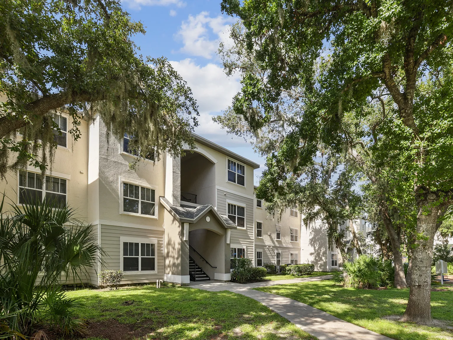 Grande Court Apartments at North Port — Photo 4